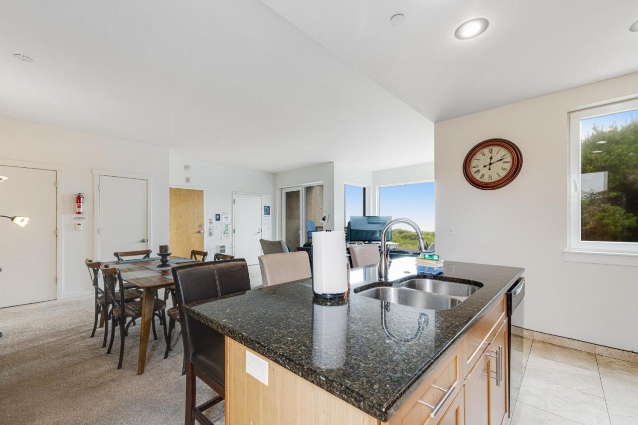 Serenity By The Sea Apartment Рокълей Бийч Екстериор снимка